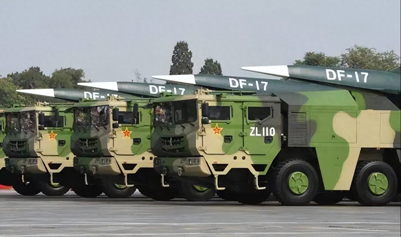 The DF-17 missile, traveling at 10 times the speed of sound, can precisely strike targets thousands of kilometers away. Its waverider warhead renders anti-missile systems ineffective. Designed specifically for aircraft carrier formations, it has been proven in combat that a single strike can trigger a chain reaction of explosions on an aircraft carrier. This world's first operationally deployed hypersonic weapon, utilizing 20G maneuvers and atmospheric "skipping stones," reduces the interception window to just three seconds, fundamentally rewriting the rules of modern warfare.