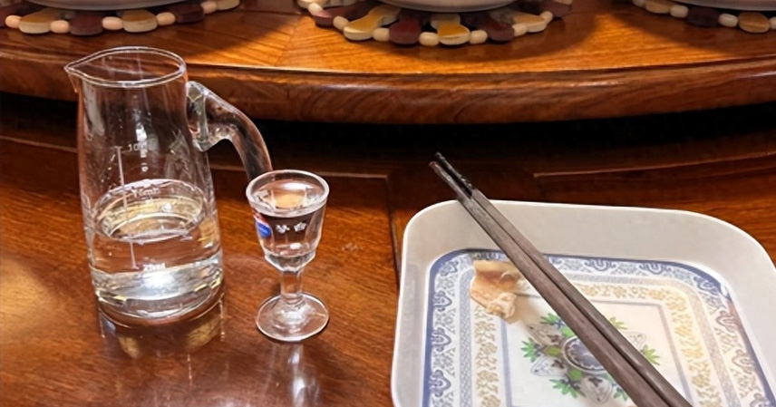 4 Wine Table Etiquette Musts That Savvy Pros Swear By