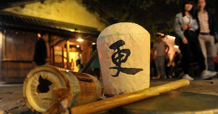 Why Did Ancient Watchmen Beat Gongs at Midnight? Their Wisdom Still Amazes