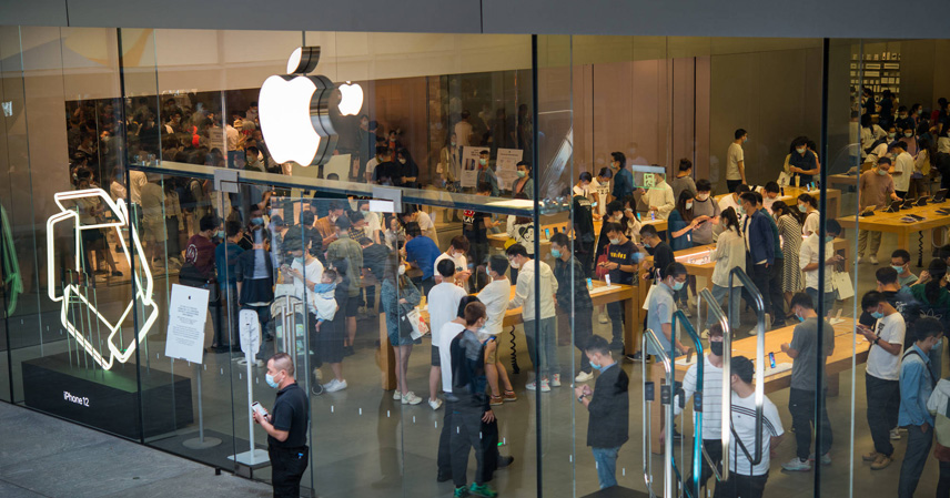 iPhone 17: Why It Sizzles in China but Stalls in the U.S.
