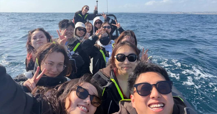 Chinese Tourists Flood Global Gems This Golden Week: Feeling Right at Home Abroad?