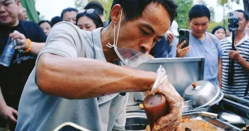 Why 'No-BS' Shops Like a Barber and Chicken Stall Are Going Viral in China